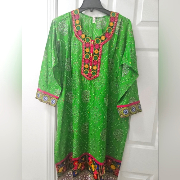 Embroidered tunic top. SZ Large. - Picture 3 of 8